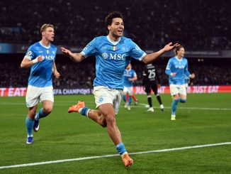 Los Partenopei quedaron a seis unidades de la cima con este triunfo. Napoli volvió al triunfo y le ganó 2 a 1 a Fiorentina