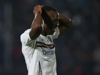 Luis Advíncula rescindió su vínculo con Boca y podría continuar su carrera en Alianza Lima