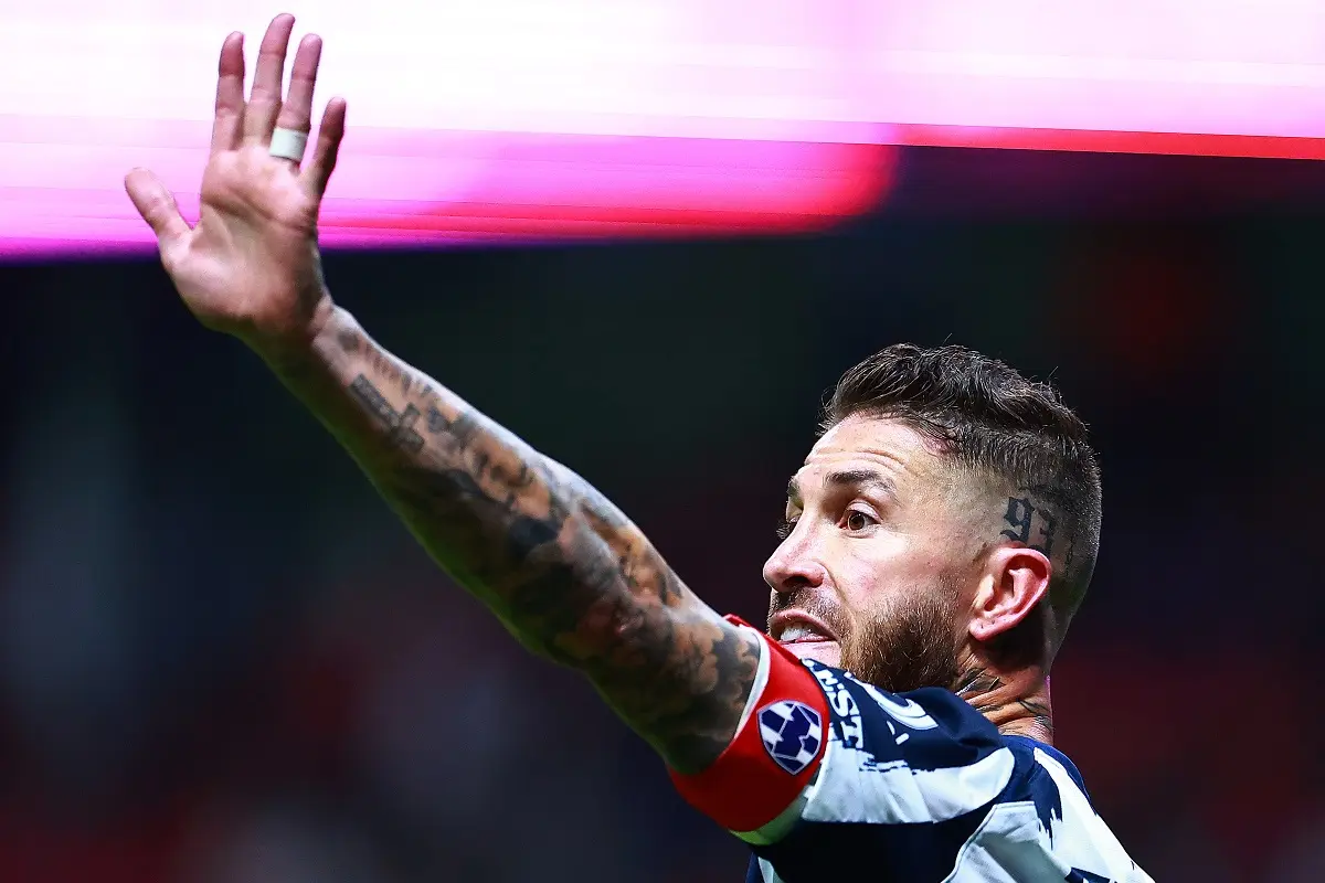 rrupción de Sergio Ramos como posible comprador del Sevilla Fútbol Club empieza poco a poco a tomar forma. El futbolista formado en la cantera nervionense y que triunfó en el Real Madrid y en la Selección Española estaría al frente de un grupo de inversores extranjeros que habría ofrecido una cifra en torno a los 400 millones de euros para hacerse con la propiedad del club, según informa The Athletic.