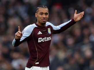 Una vez más, el francés encendió alarmas en los Villanos. Boubacar Kamara se lesionó a los 3 minutos en Tottenham - Aston Villa