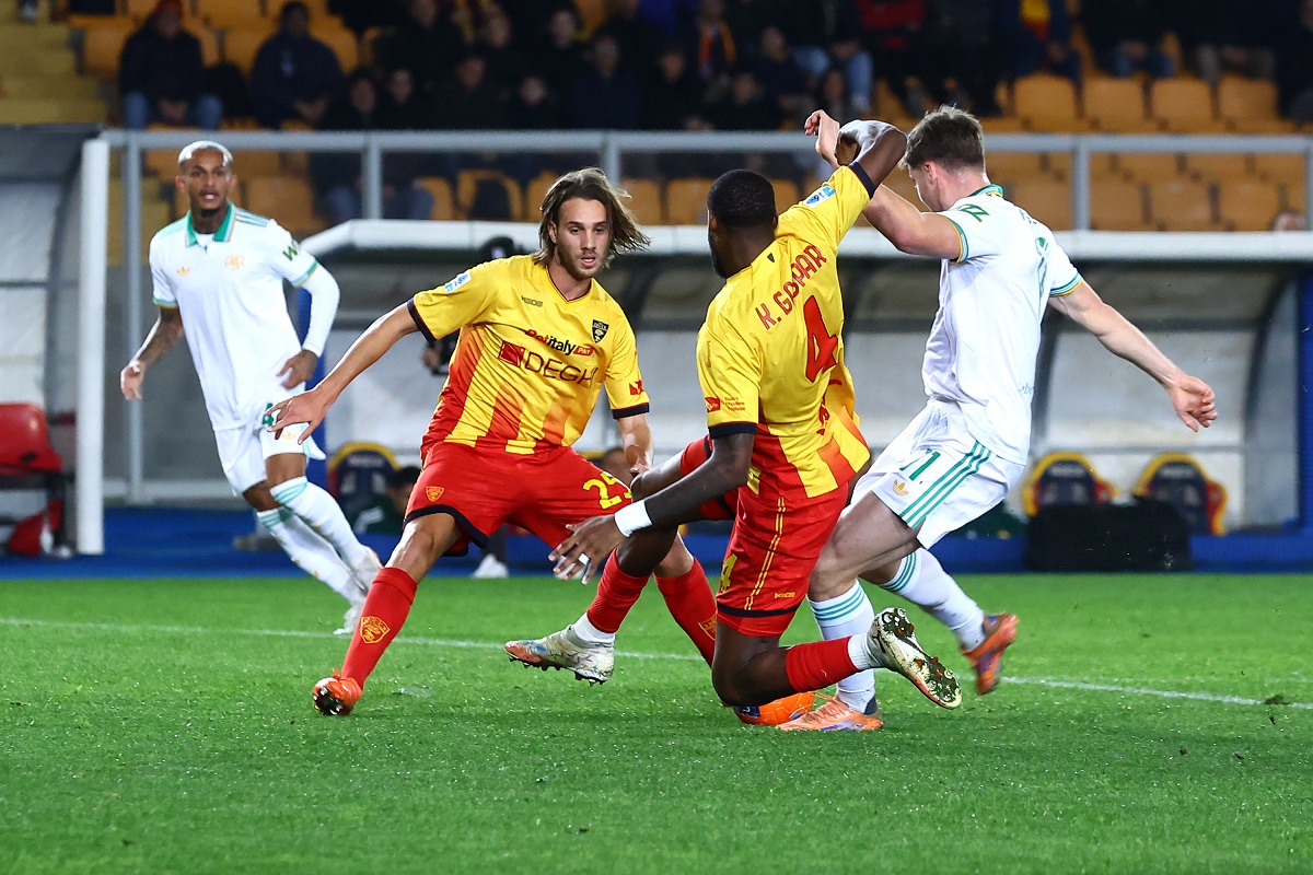 Roma le ganó bien a Lecce y quedó a tres de Inter