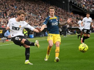 Un penal en la última le dio la alegría a los Chés por 3 a 2. Valencia venció agónicamente a Espanyol y se alejó de la zona baja