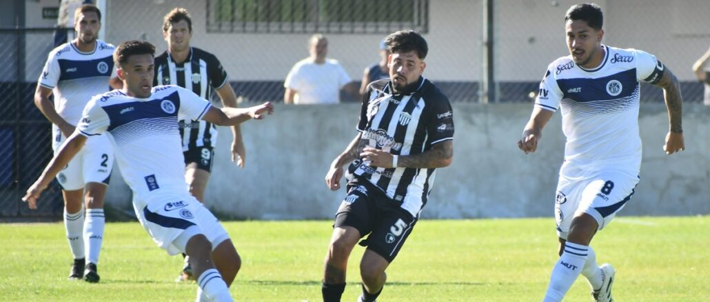 Acassuso 2 Chaco for Ever 0 Fue 2 a 0 con un gran doblete de Lázaro Romero. Acassuso debutó en Primera Nacional con triunfo ante Chaco For Ever