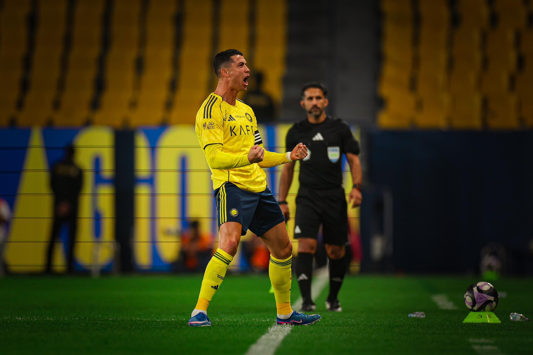 CR7 metió un doblete contra Al Hazm. Al Nassr goleó, lidera y Cristiano Ronaldo llegó al gol 964