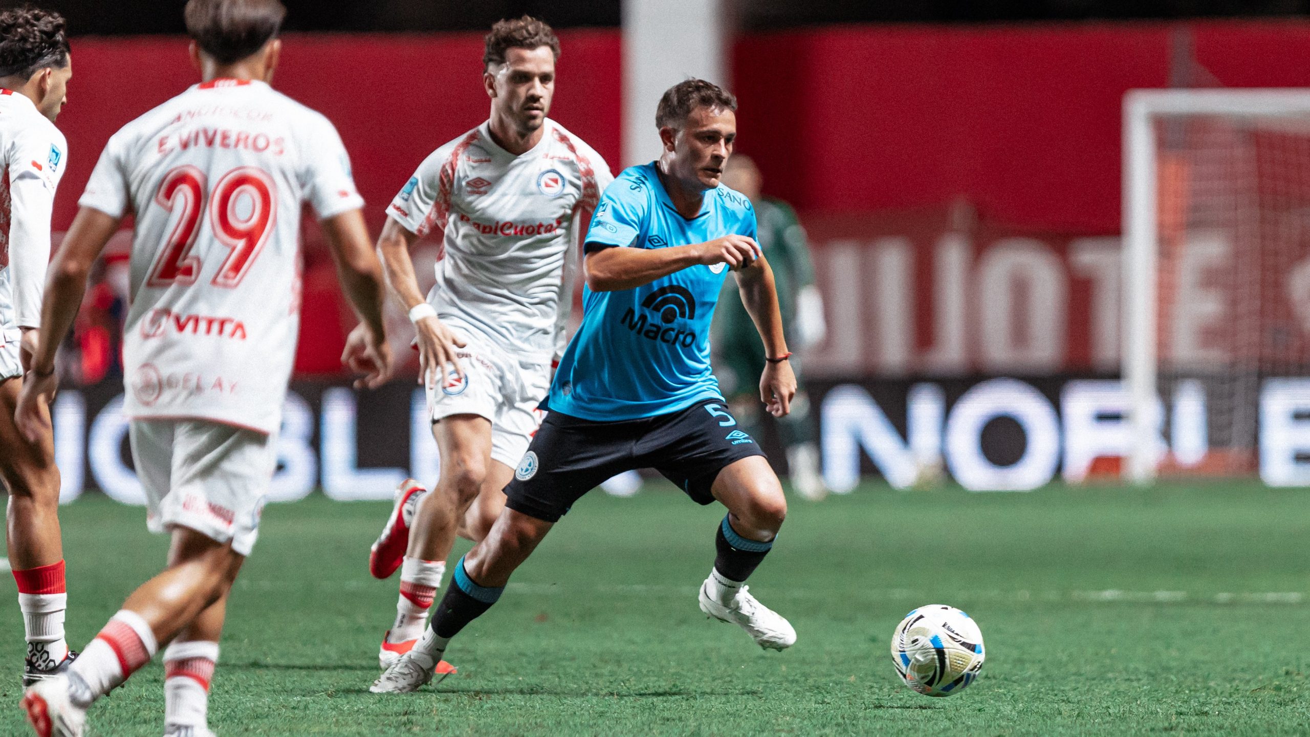Argentinos y Belgrano igualaron sin goles