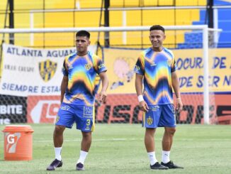 Durante un minuto, el árbitro paró las acciones del Bohemio y el Cervecero. Atlanta y Quilmes se vio interrumpido por una emergencia