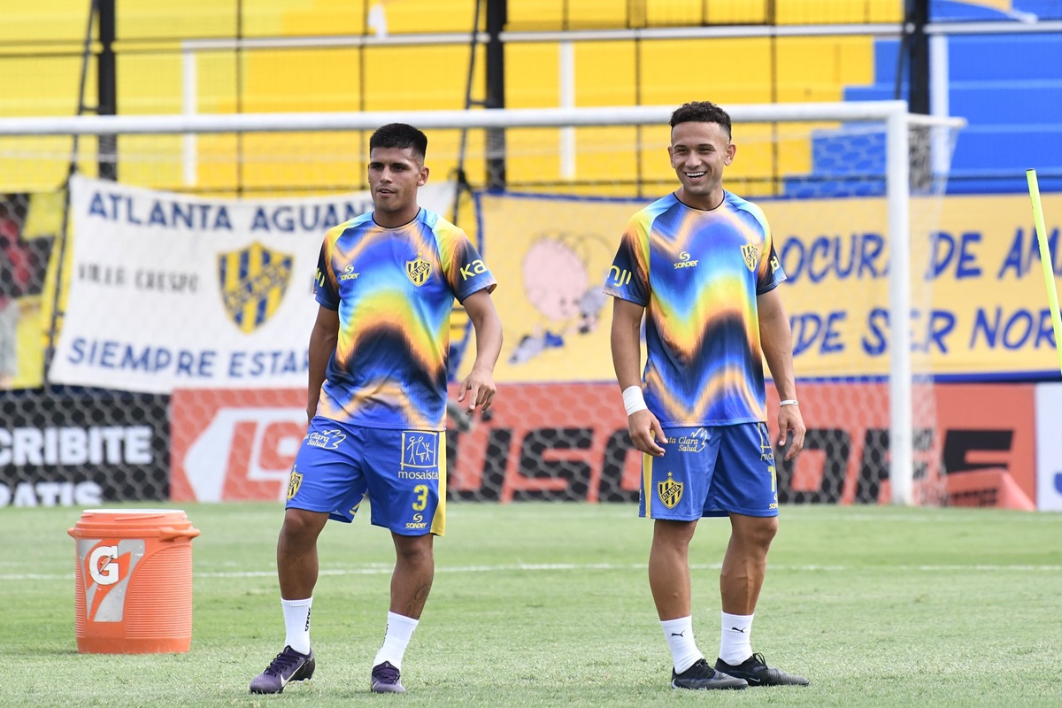 Durante un minuto, el árbitro paró las acciones del Bohemio y el Cervecero. Atlanta y Quilmes se vio interrumpido por una emergencia