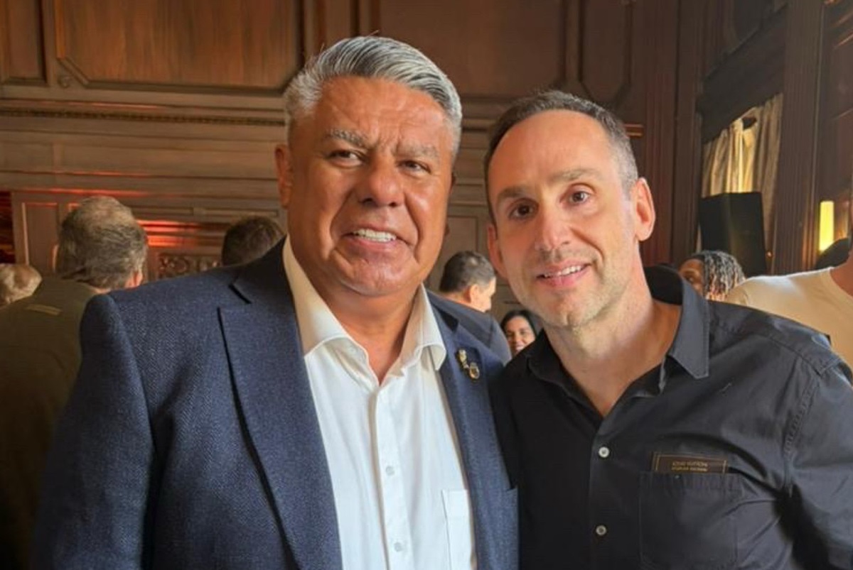 El presidente de AFA posteó una foto desde San Francisco. El Chiqui Tapia dijo presente en la previa del Super Bowl