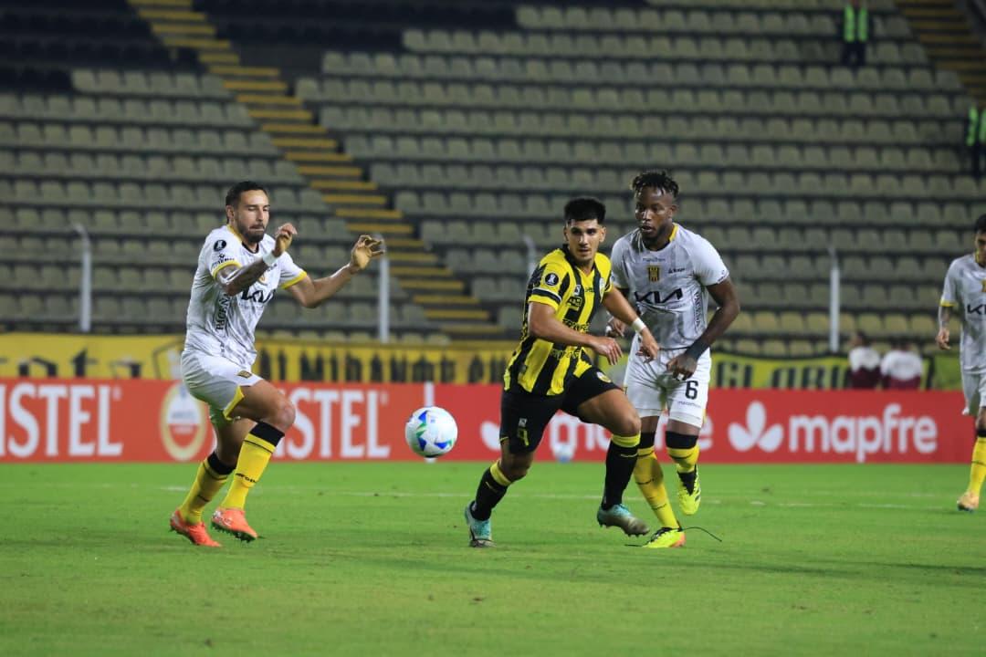 Deportivo Táchira remontó y pasó por penales a The Strongest