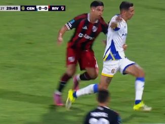 Fideo quiso que le piten otra pena máxima pero no pudo ser en Central - River. Di María reclamó penal de Salas que el VAR y Tello le negaron
