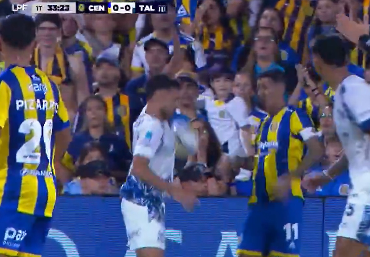 Una vez más Fideo estuvo envuelto en una polémica. Di María le sacó un lateral en la cara a Schott y ambos fueron amonestados