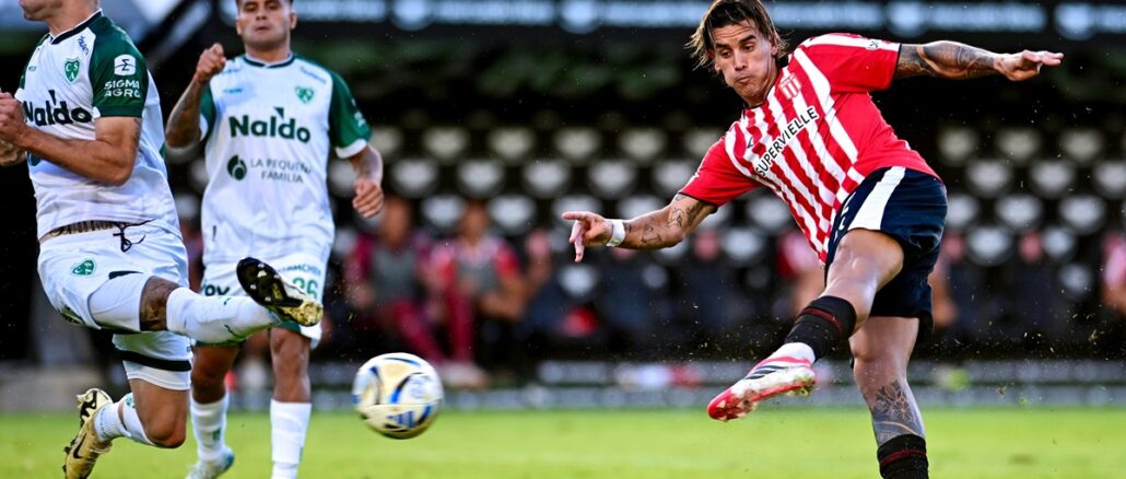 El Pincha despidió a su entrenador con un golazo de Castro. Estudiantes le regaló a Eduardo Domínguez un último 1 a 0 a Sarmiento