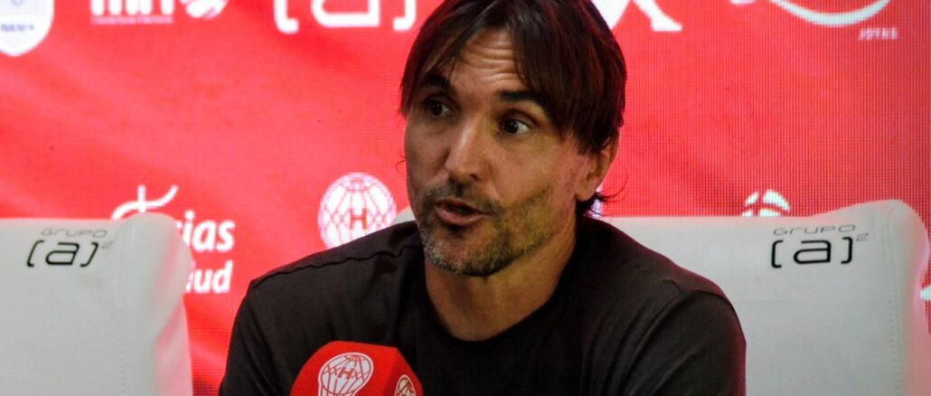 Diego Martínez en Huracán Diego Martínez confirmó la llegada de Óscar Romero a Huracán