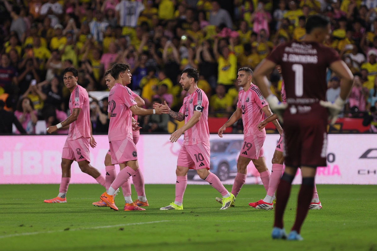 Fue 2 a 2 en Guayaquil en una fantástica Noche Amarilla. Inter Miami empató con un golazo de Messi ante Barcelona
