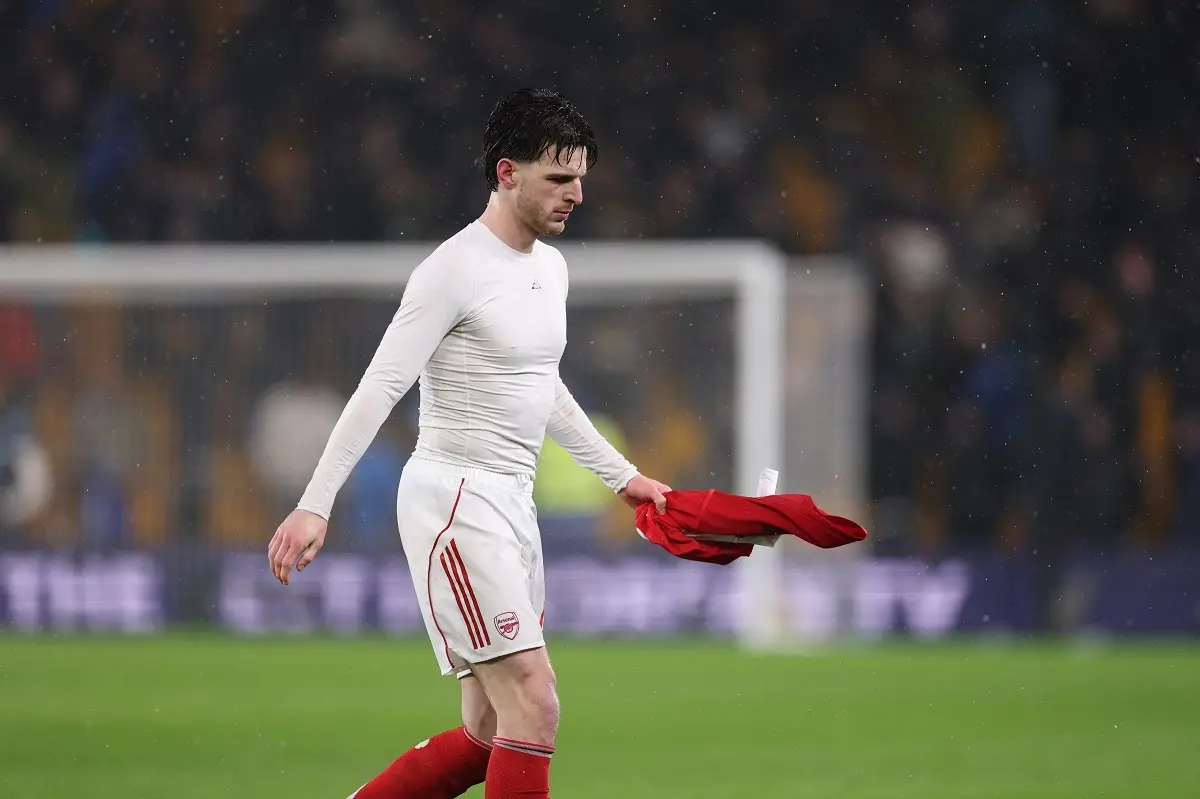 Escándalo machista en la Premier League: se burlan de la mujer de la Declan Rice en el derbi
