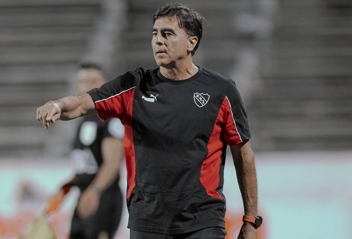 Gustavo Quinteros: «La gente de Independiente exige y me parece bien»