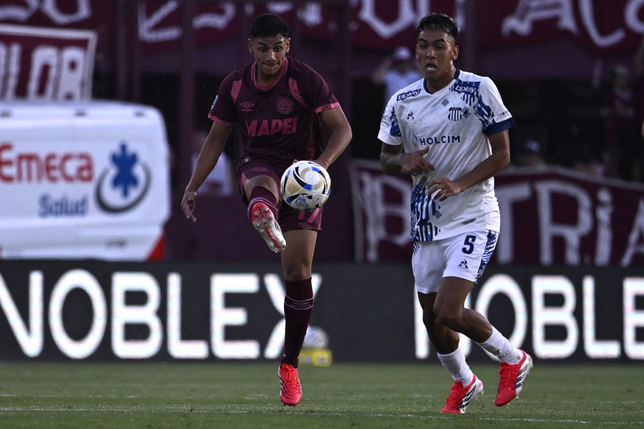 En un final de locos, Lanús y Talleres igualaron en La Fortaleza