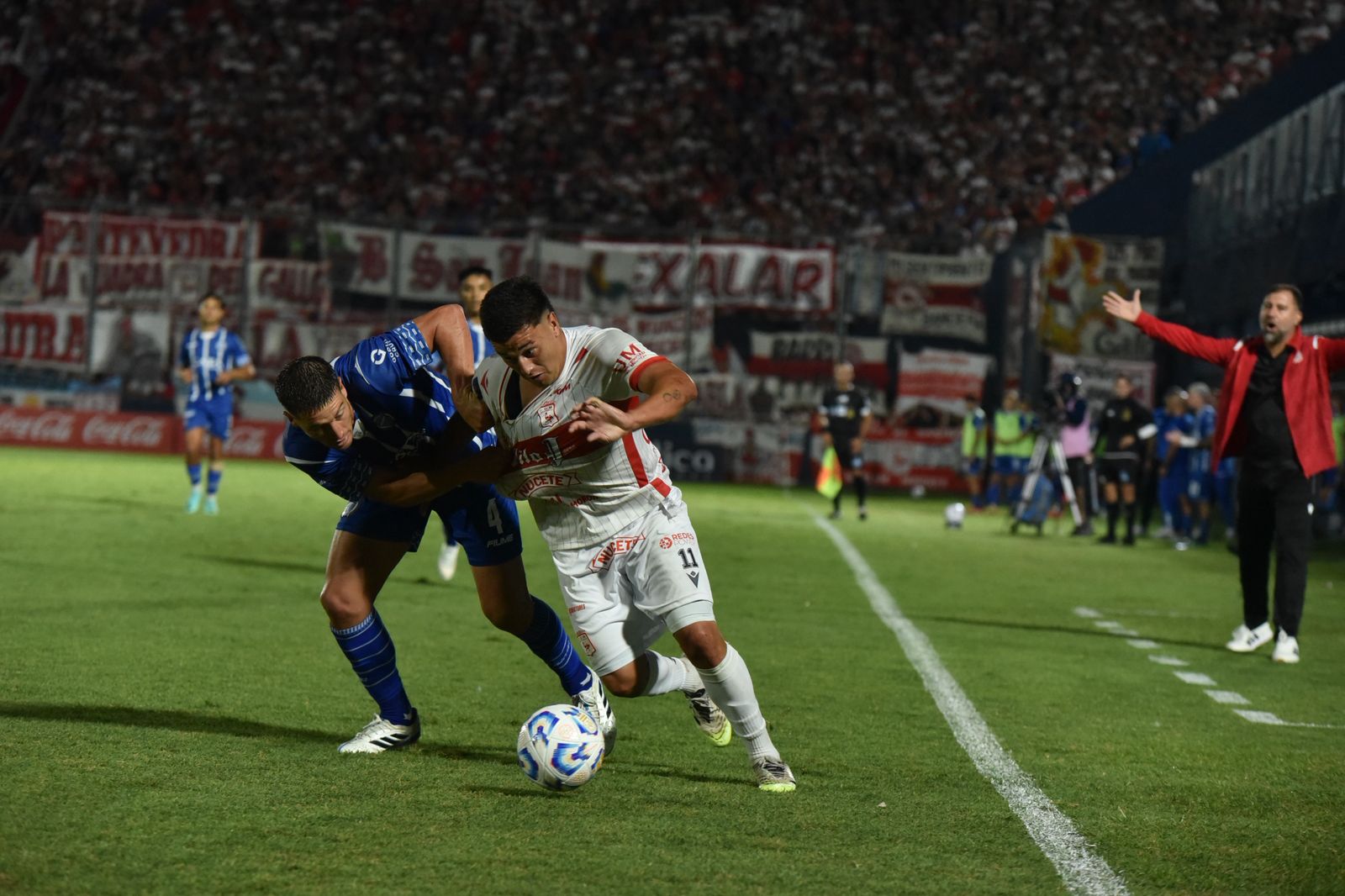 Morón aguantó con un jugador menos y avanzó en Copa Argentina