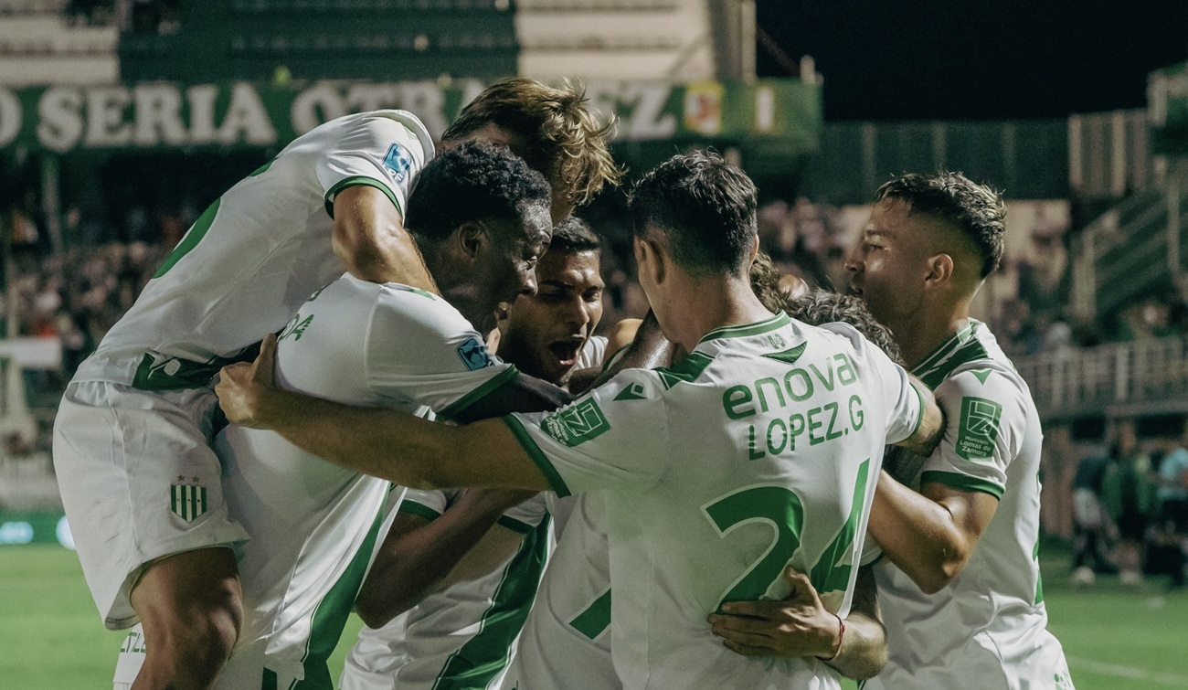 Banfield goleó 3-0 a un Newell’s muy complicado