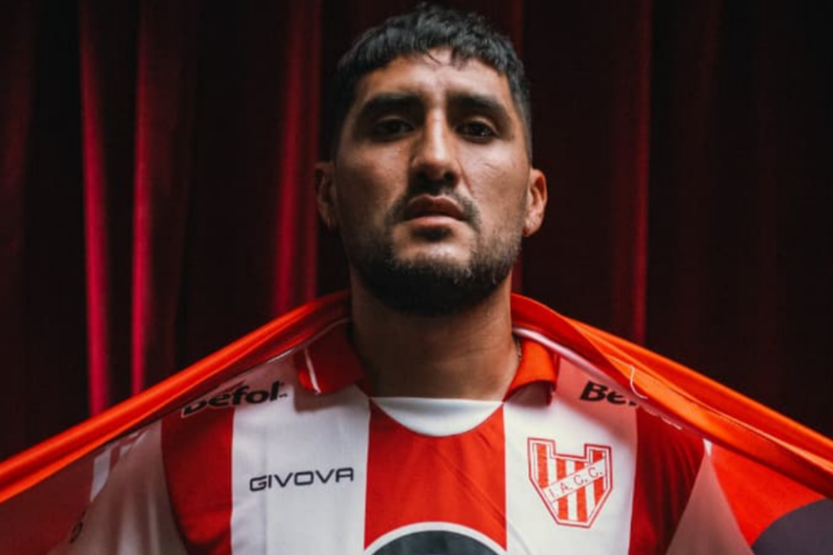 El defensor de Instituto chocó cabezas con Gulli de San Lorenzo. Jonathan Galván, con el pómulo hundido, será trasladado al hospital