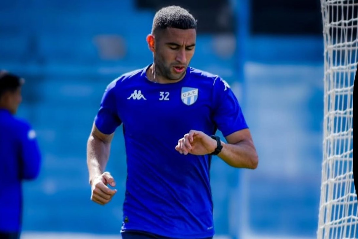 El zaguero se sometió a una artroscopía y estará un mes inactivo. Juan Infante es baja nuevamente en Atlético Tucumán