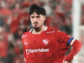 El central discutió con el entrenador y hoy será suplentes. Kevin Lomónaco fue borrado por Quinteros en Independiente
