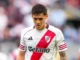 Lucas Martínez Quarta abrió la cuenta para River ante Banfield y corrió hacia el banco para festejarlo con Marcelo Gallardo.