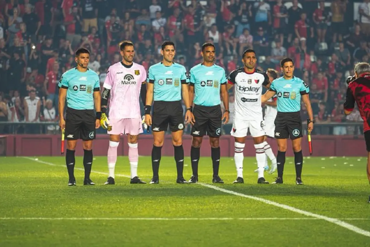 Colón debutó con un convincente 2-1 sobre Deportivo Madryn en la Primera Nacional