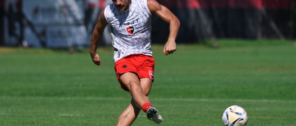 Matias Coccaro lesionado en Newells El uruguayo salió por un tema muscular ante Deportivo Riestra. Matías Cóccaro salió lesionado en Newell´s y encendió alarmas