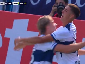 El hijo de Guillermo abrió la cuenta ante Aldoisivi. Nicolás Barros Schelotto clavó otro golazo de pelota parada para Gimnasia