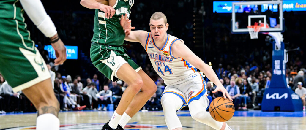 Nikola Topic debutó en la NBA y generó un emotivo momento en el encuentro entre Oklahoma y Milwaukee.