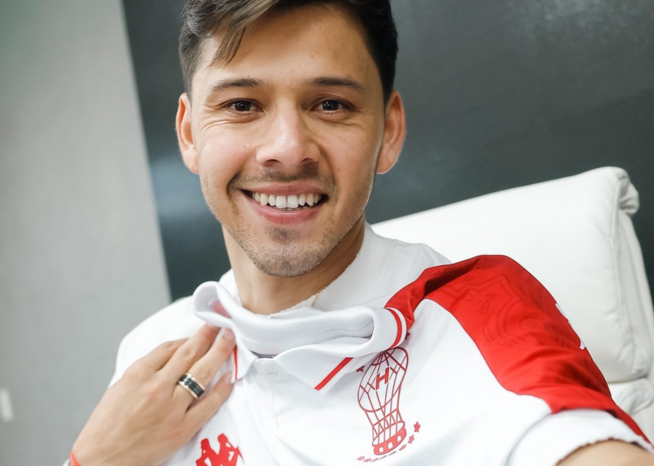 Huracán presentó a Óscar Romero como nuevo refuerzo: “Es un honor vestir esta camiseta”