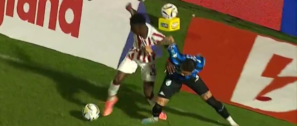 Fernando Espinoza cobró un polémico penal para Instituto