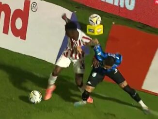 Fernando Espinoza cobró un polémico penal para Instituto