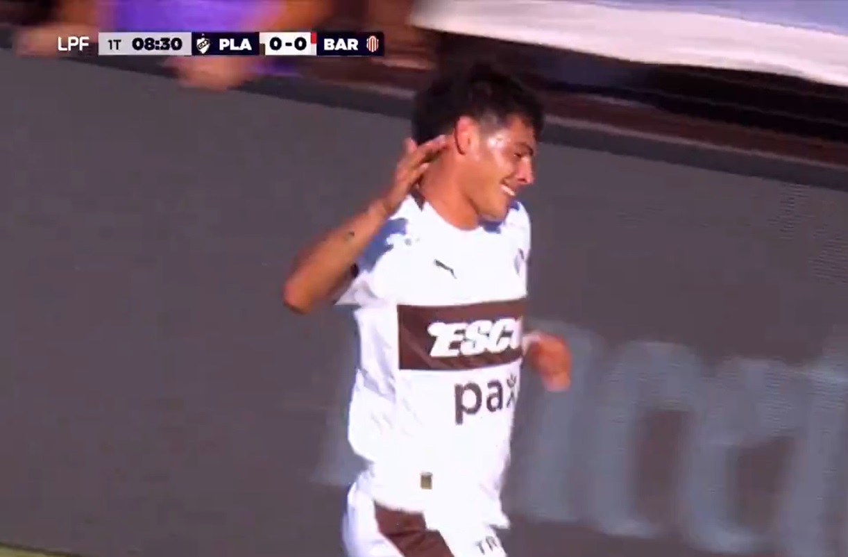 Hernán Mastrangelo no cobró el tanto de Franco Zapiola. Platense estalló por el gol que le anularon contra Barracas