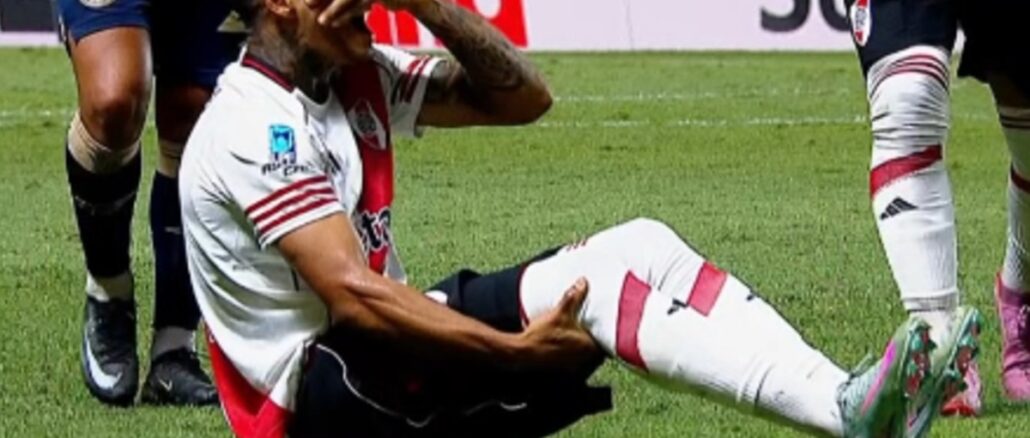 Juan Portillo salió lesionado pocos segundos después de entrar