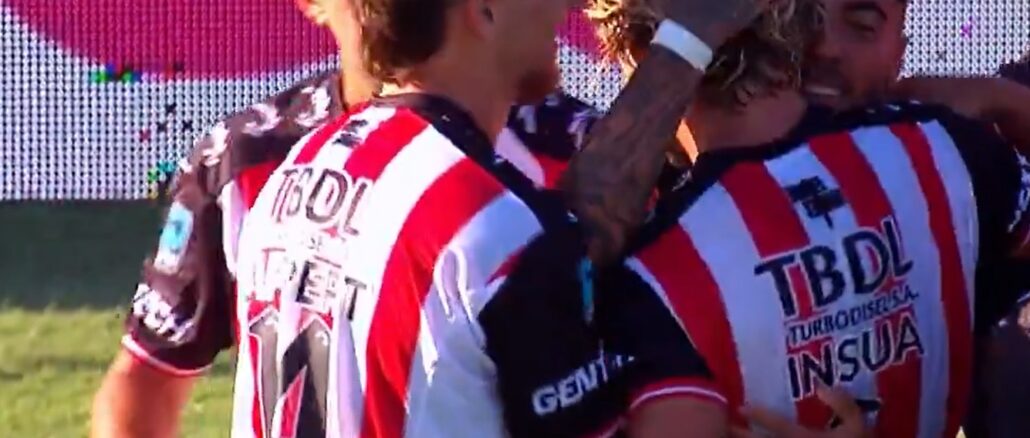 El Guapo puso el 2 a 0 en el Claudio Chiqui Tapia con una delicia de su hijo. Golazo de Iván Tapia para Barracas Central ante Gimnasia