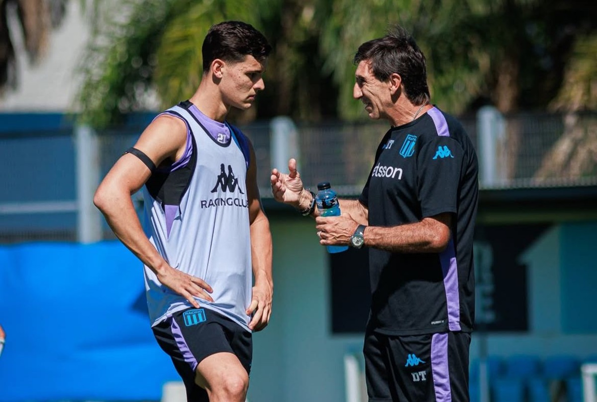 Gustavo Costas metió cinco cambios y la ligó el ex Inter. Valentín Carboni pasó de súper refuerzo a suplente en Racing