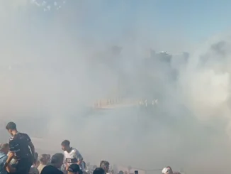 Magistral recibimiento de los hinchas de Platense en el partido contra Independiente