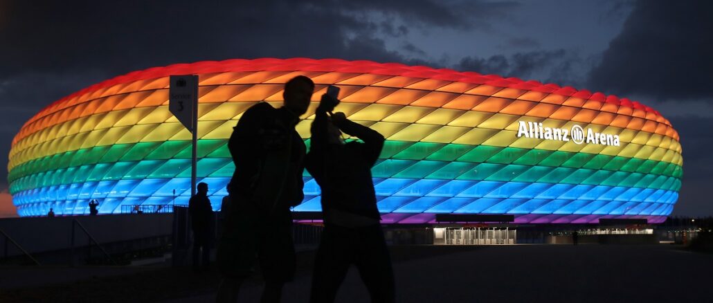 Allianz Arena Illuminated In Rainbow Colours For Christopher Street Day Día Internacional de Homofobia