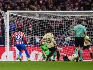 El Colchonero abrió la cuenta por Copa del Rey. Insólito error de Joan García y gol en contra de Barcelona ante Atlético Madrid