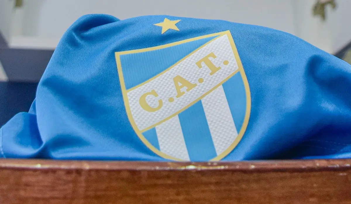 Atlético Tucumán estalló y denunció al árbitro Fernando Espinoza tras la polémica ante Instituto