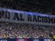 El público de Real Madrid colgó una bandera contra el racismo