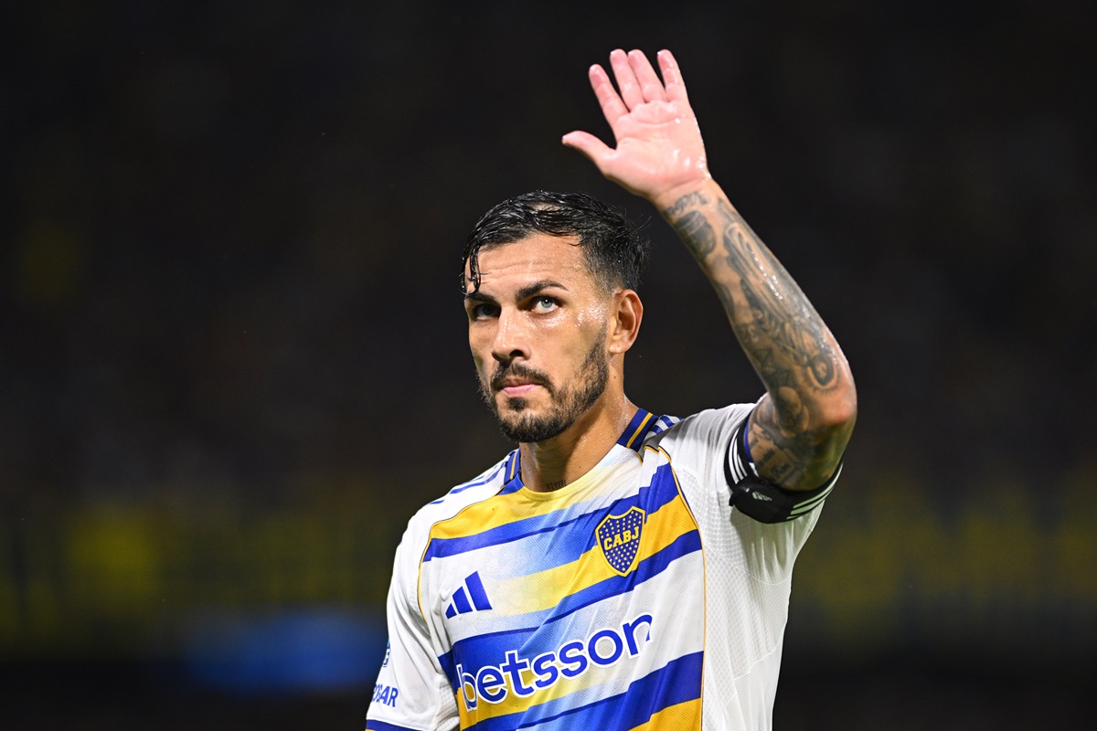 Leandro Paredes salió dolorido y encendió alarmas en Boca