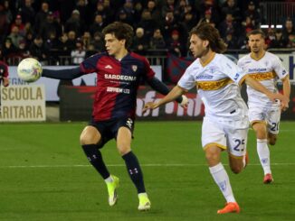 Fue 2 a 0 para los Lupi en su visita a Cerdeña. Lecce le ganó a Cagliari y calentó el descenso en Serie A
