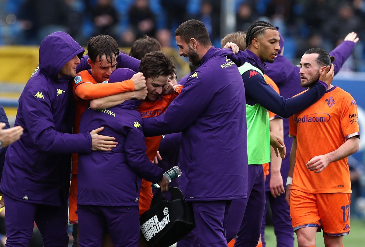 Fiorentina ganó en Como, pero sigue en zona de descenso