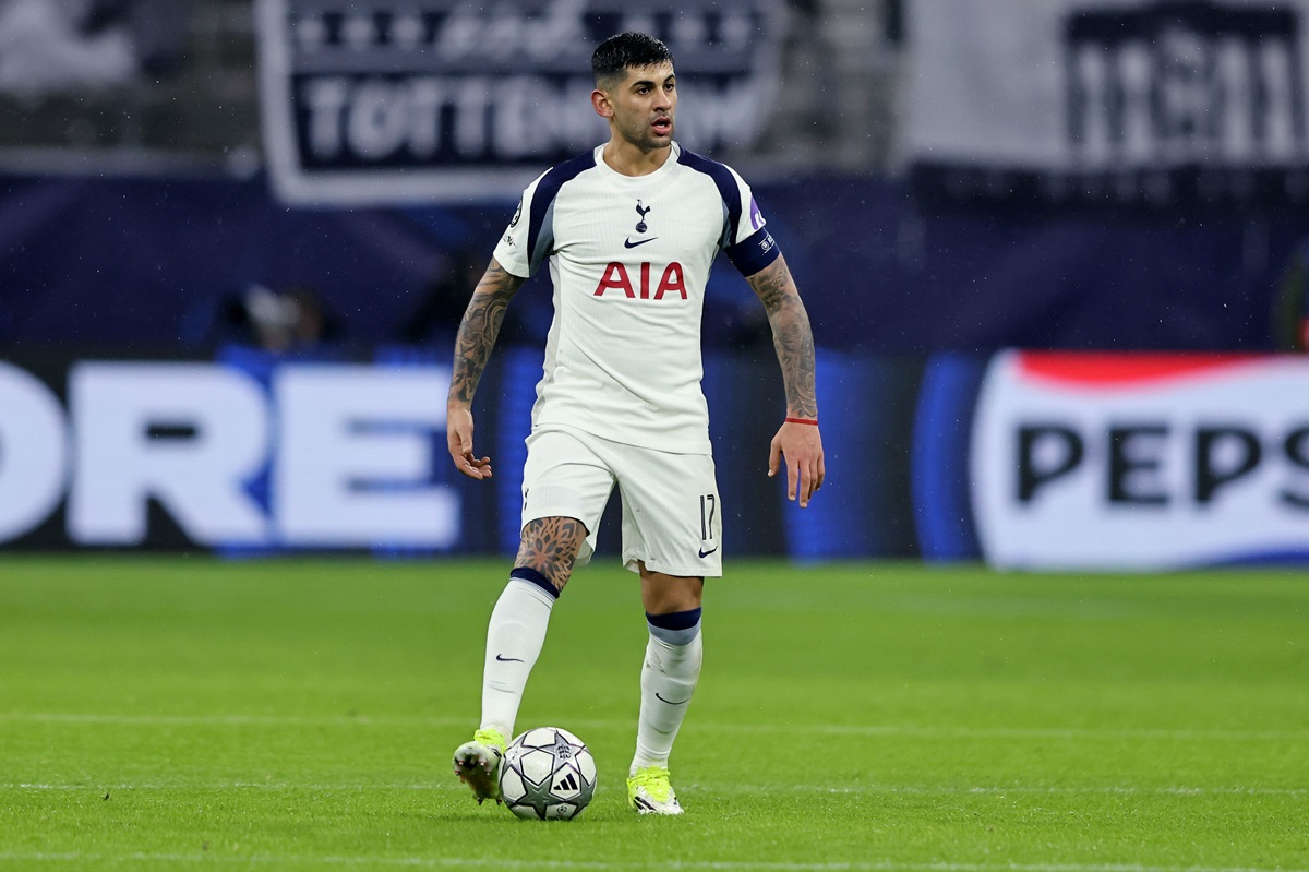 Thomas Frank sacó al argentino en el descanso ante Manchester City. Cuti Romero no salió a jugar el segundo tiempo y encendió alarmas