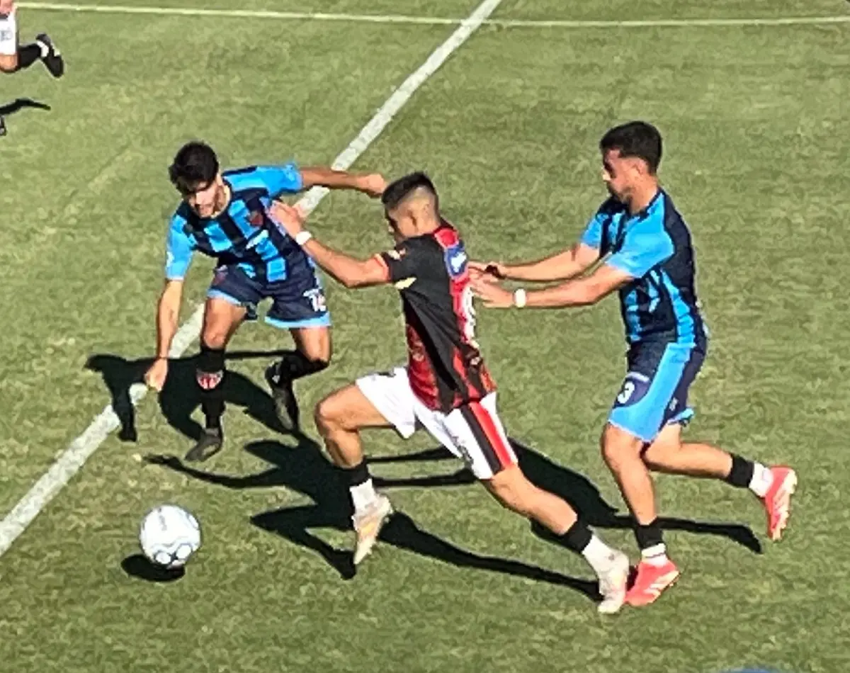 Escobar barrió a Colón de Chivilcoy y es finalista en el Regional Amateur