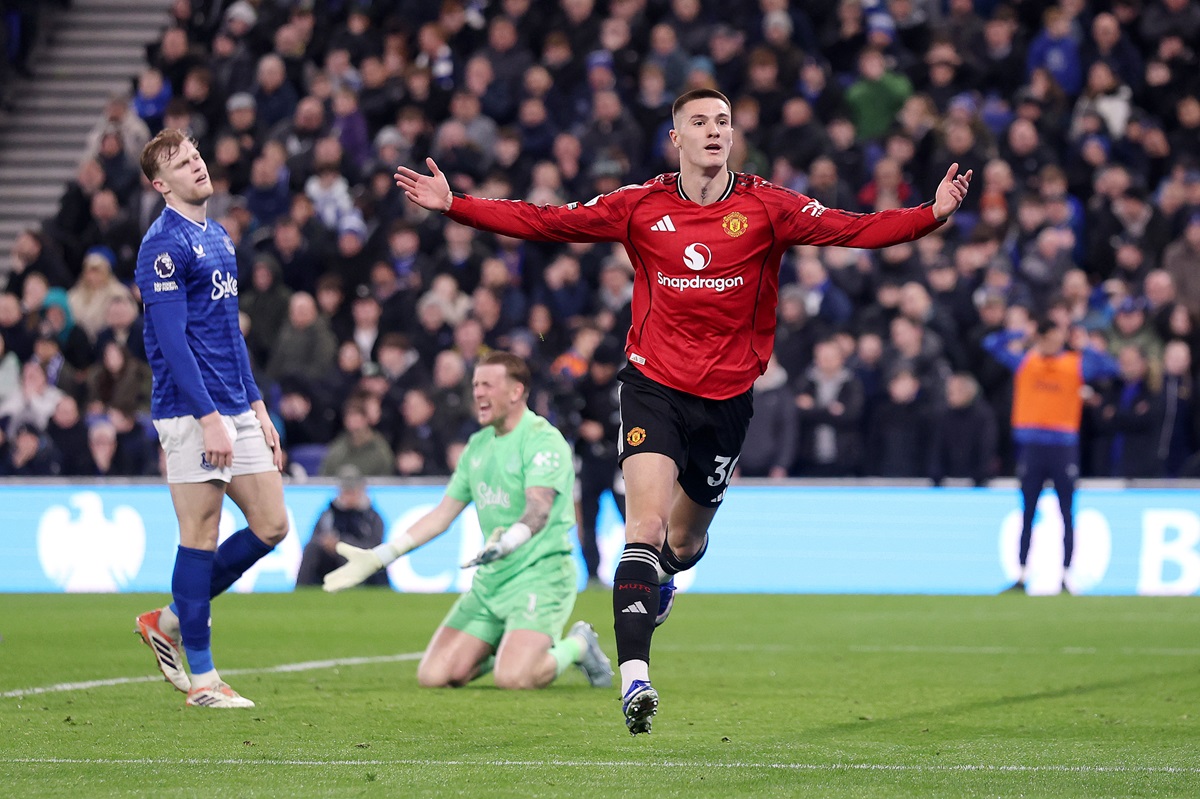 Manchester United venció a Everton iniciando otra racha ganadora