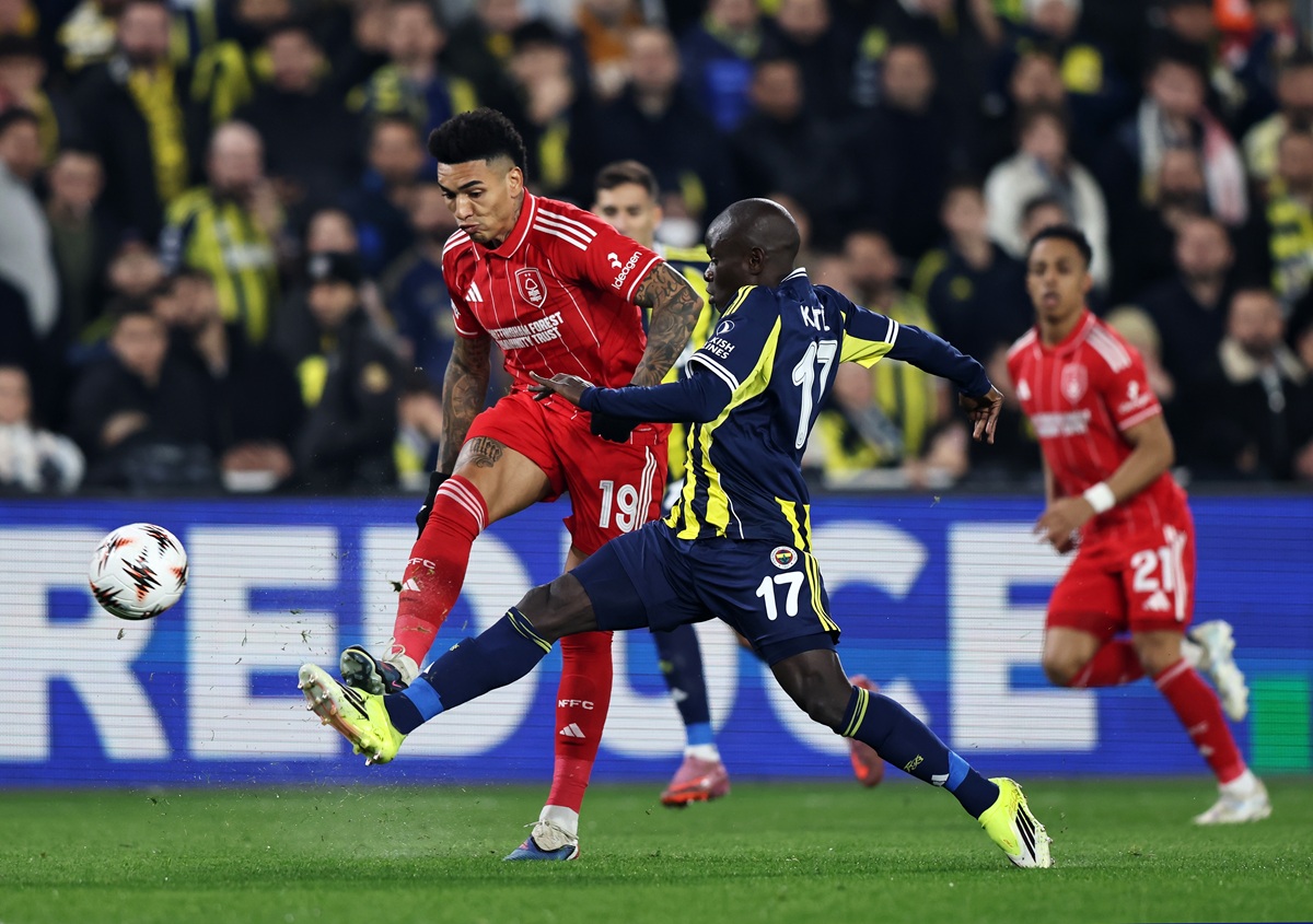 Nottingham Forest logró una goleada con aroma a clasificación ante Fenerbahce